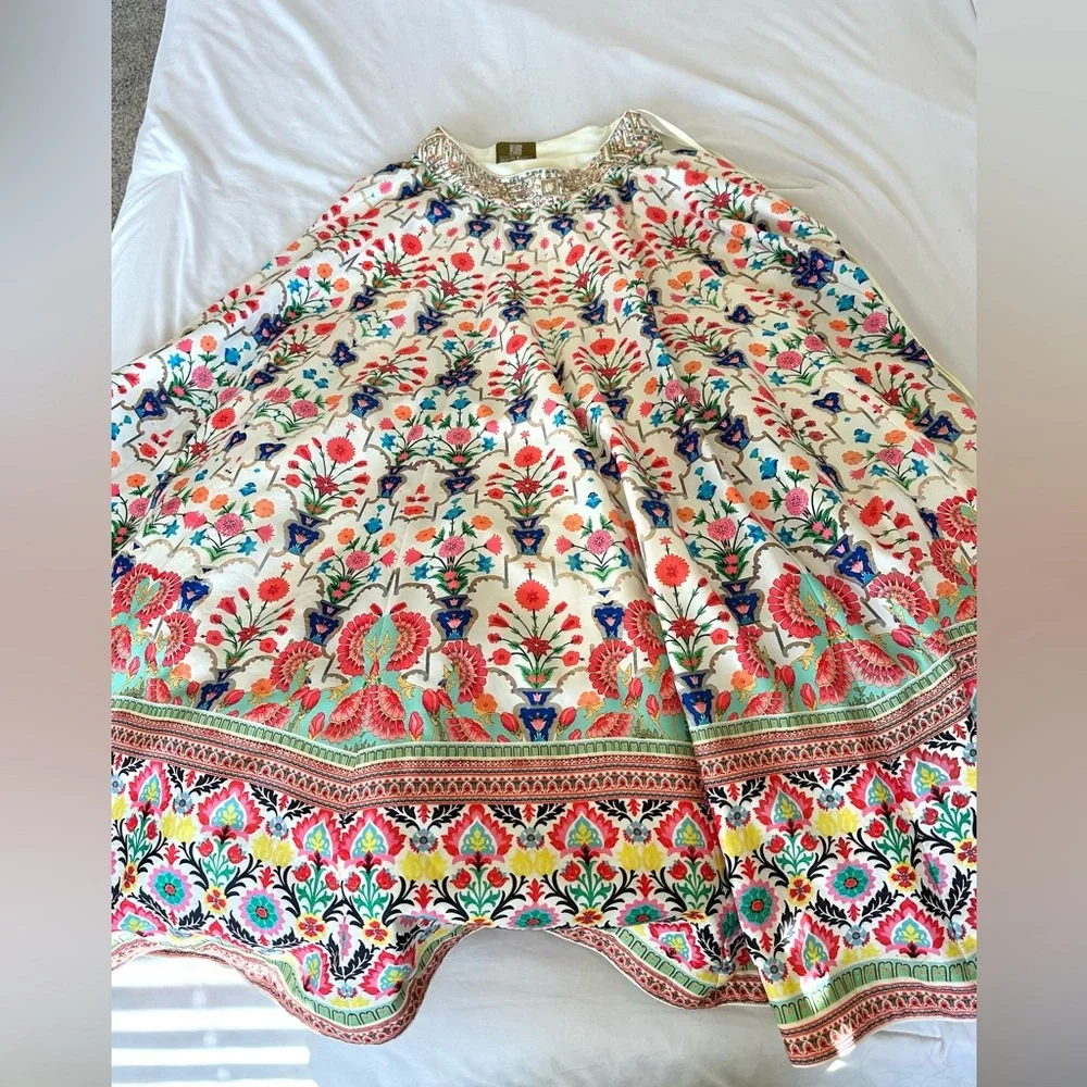 Stunning 4 Piece Archana Kochhar XS Lengha - Picture 5 of 13